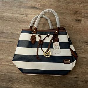 Brand NEW! Michael Kors purse